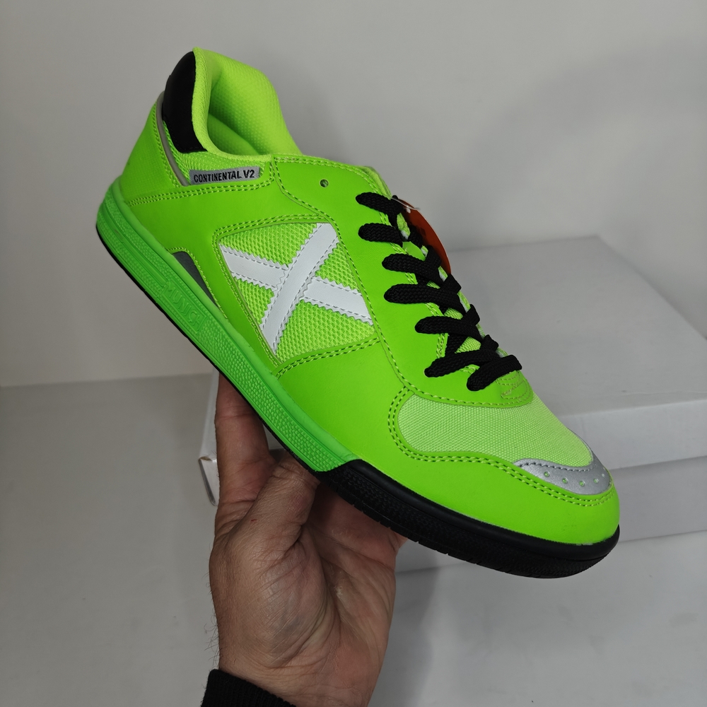 Munich Men's Trainers 9.5 US. Brand New